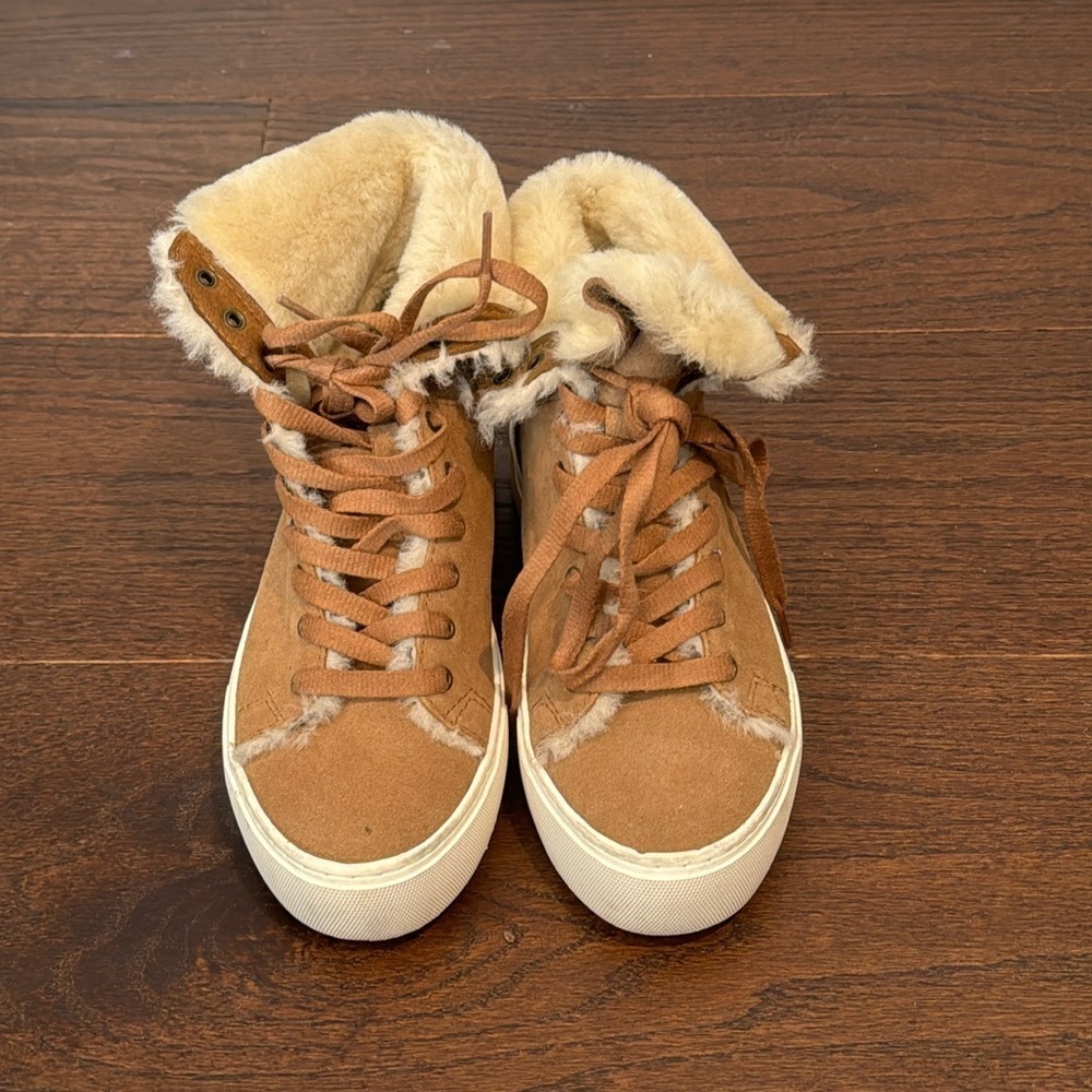 Ugg Women’s Camel Lace Up Boots Size 6